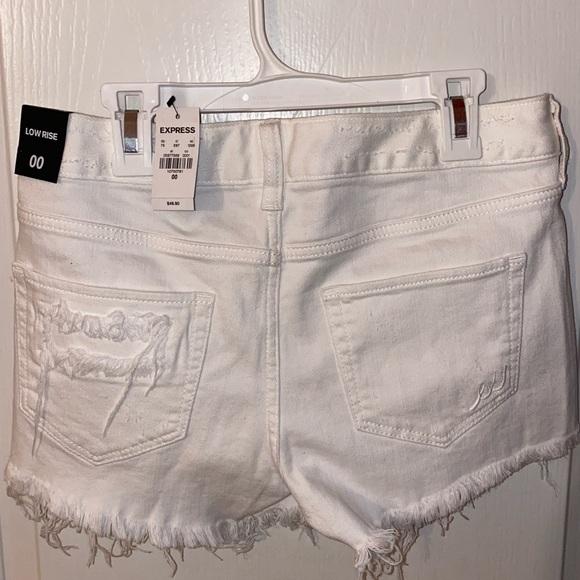 NEVER WORN WHITE DENIM SHORTS🤍 - Picture 3 of 3